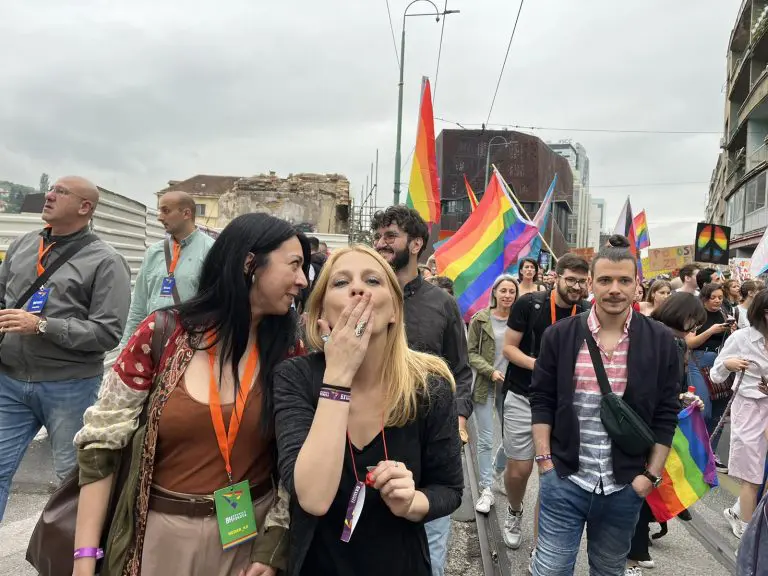 Bh. povorka ponosa završena bez incidenata, organizatori iznijeli svoje zahtjeve. Pogledajte fotografije… (FOTO)