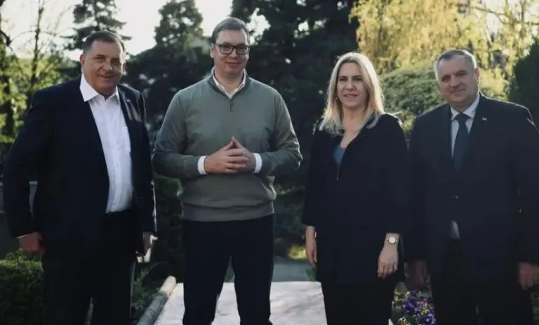 Vučić se sastao sa Dodikom i rukovodstvom RS