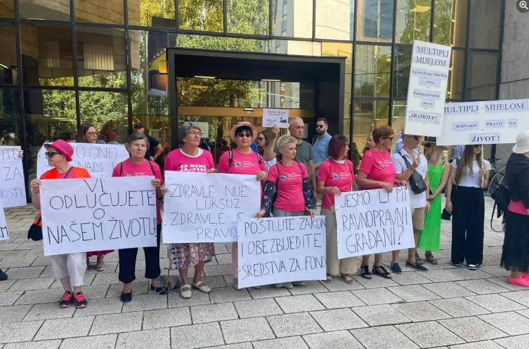 Protesti u Sarajevu: Žene umiru čekajući na lijek. To su naše sugrađanke, naše majke, kćerke, sestre….