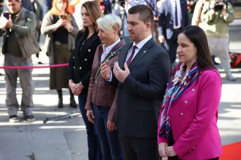Polaganjem cvijeća i odavanjem počasti obilježen Dan grada Sarajeva (VIDEO)