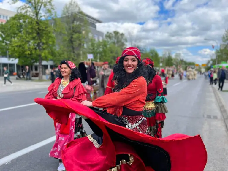Održan prvi karneval u Banjaluci: Vesela povorka uljepšala grad (FOTO)
