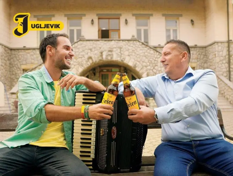 Bez muzike nema dobrih novih vremena: Robert Dacešin uz Jelen pivo uživao u notama slavnih harmonikaša iz Ugljevika