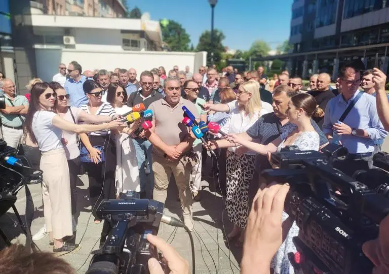 ROK JE 15. JULI ILI IDU PROTESTI “Višković više nema naše povjerenje 53.180 radnika!”