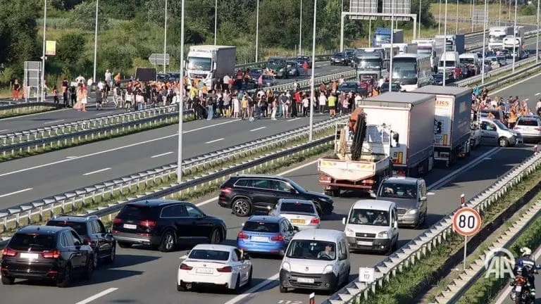 Novi Sad: Demonstranti blokirali dionicu međunarodnog autoputa E75