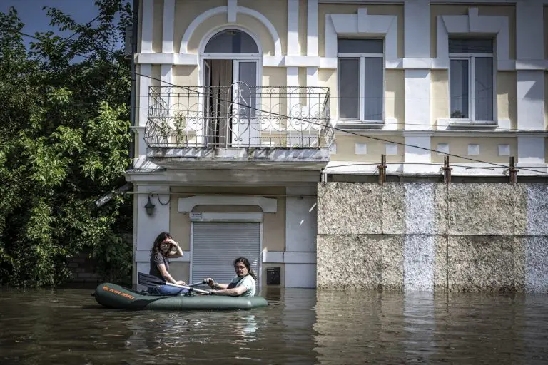 Ukrajina: Hersonska oblast poplavljena nakon rušenja brane Kahovka (FOTO)