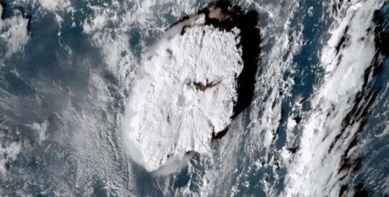 Tonga izbacila u atmosferu ogromne količine vode, to može privremeno zagrijati Zemlju