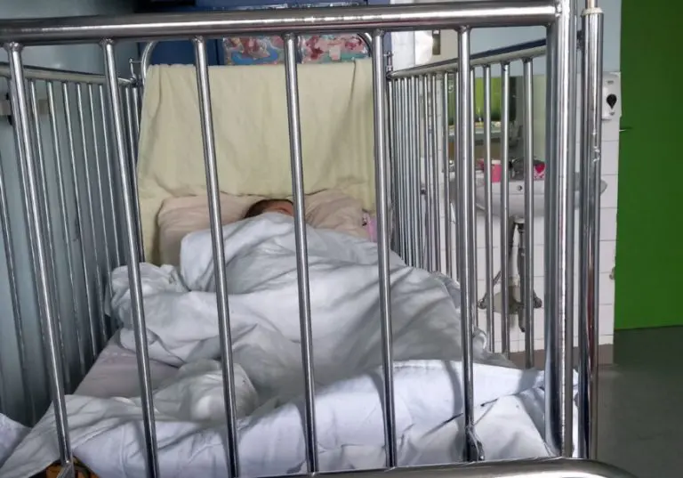 “Ognjen je bio razigrani trogodišnjak, a onda se sve promijenilo” Porodici iz Banjaluke, čiji sin (7) ima tešku epilepsiju, NEOPHODNA POMOĆ