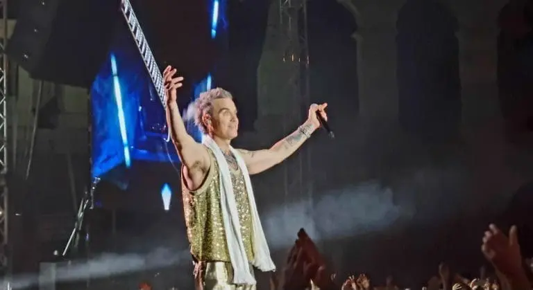 Robbie Williams napunio pulsku Arenu i drugo veče, i ponovo je bio maestralan (Foto)