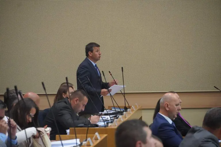 “Nevjerovatno ponašanje, treba podnijeti ostavku!”: Vukanović o kleveti, incidentu u NSRS i otkazanom gostovanju na RTRS-u