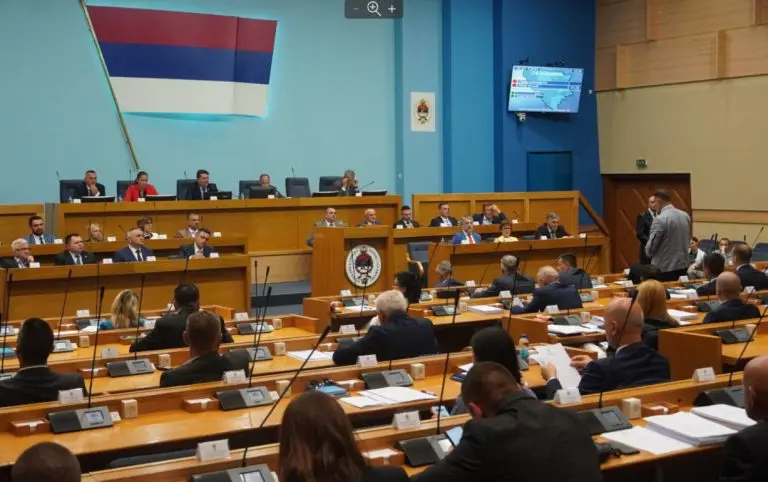 Poslanici odbili skidanje tačke s dnevnog reda o kriminalizaciji klevete!