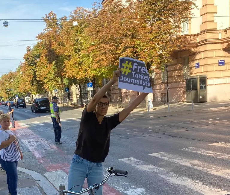 Jasna poruka Erdoganu u Hrvatskoj: “Oslobodite turske novinare” (FOTO)