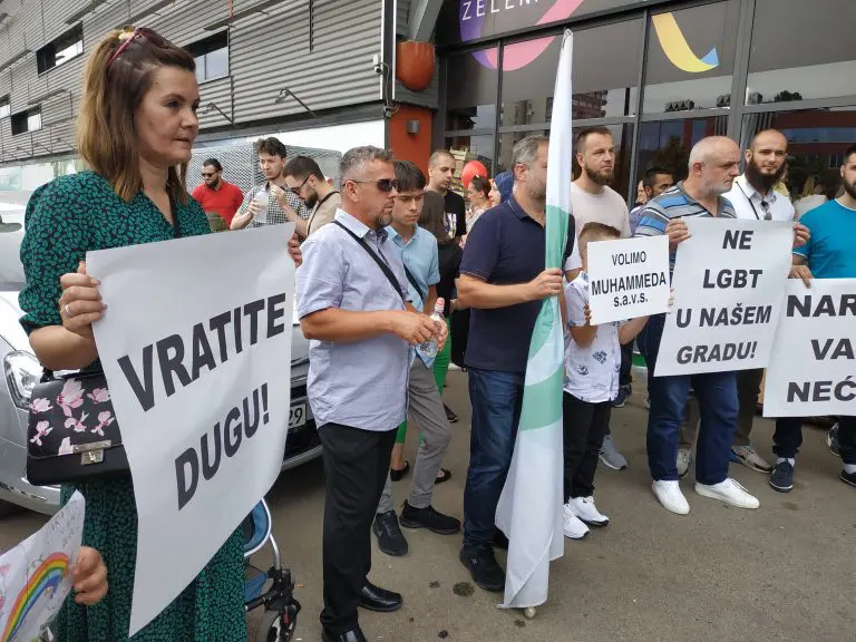 Održan kontra skup: Vratite nam dugu, polažemo na nju pravo