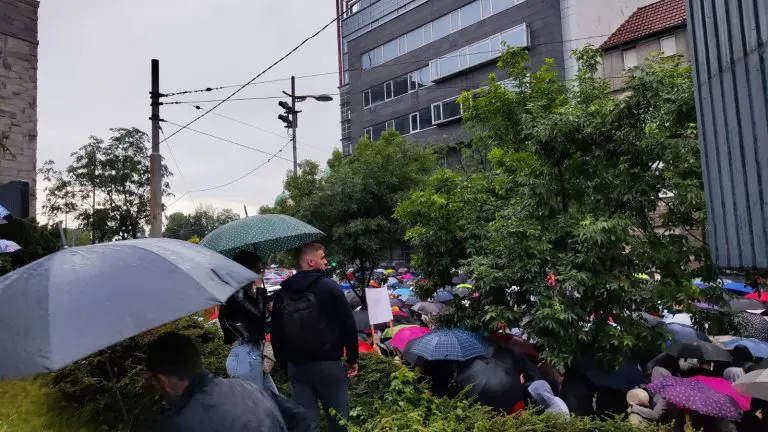 Protest zvanično završen, ali se građani ne razilaze
