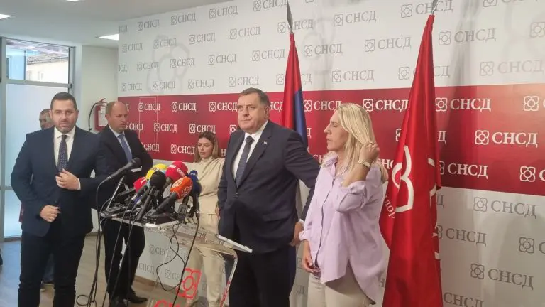 Dodik: Predstavnici Oružanih snaga spremni da se na poziv povuku u Republiku Srpsku