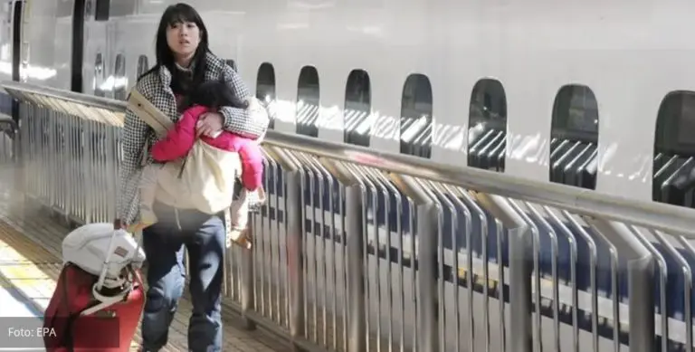 Zašto majke u Japanu nose bebe u „kenguru“ umjesto da ih guraju u kolicima?