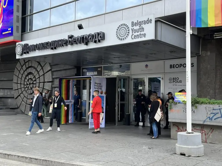 Šta će danas pobijediti u Beogradu: Ljubav ili mržnja koja će Srbiju teleportirati u srednji vijek?