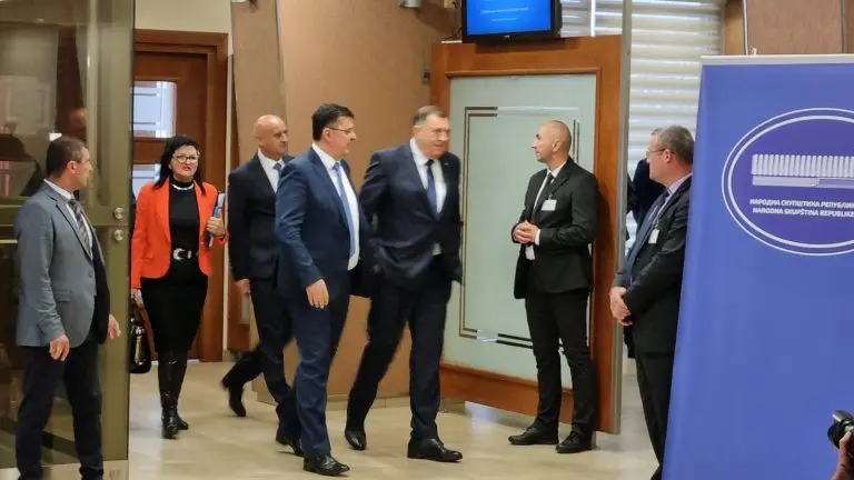 Ubrzo počinje konstitutivna sjednica Narodne skupštine Republike Srpske