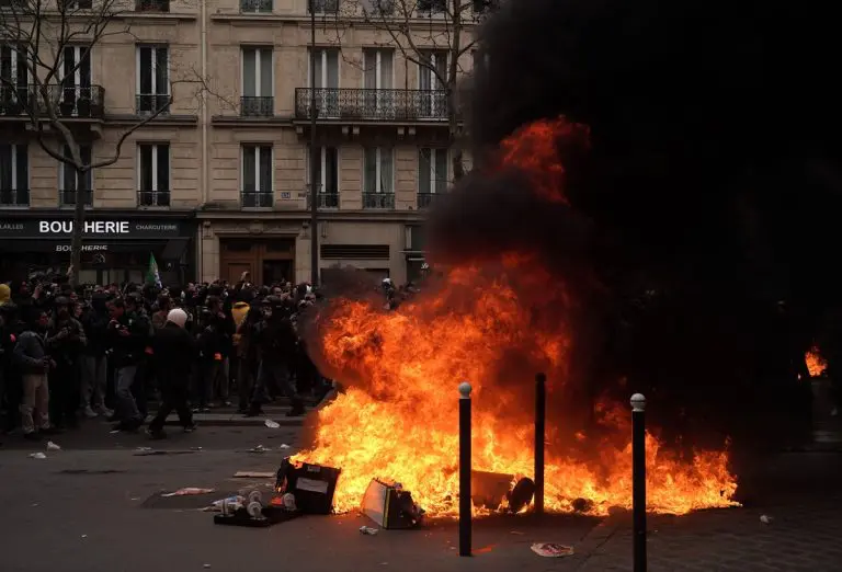 Nastavljene demonstracije u Francuskoj, sukobi policije i demonstranata
