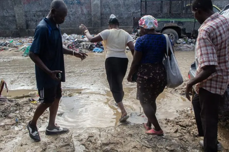 U poplavama na Haitiju poginulo najmanje 15 osoba