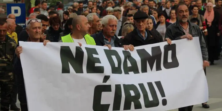 Protesti u Zavidovićima: Ne damo Ćiru!