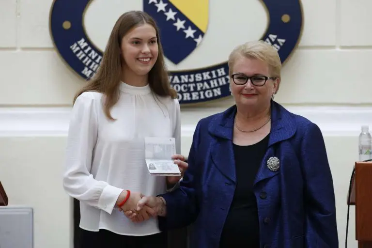 Lani Pudar uručen diplomatski pasoš BiH (VIDEO)