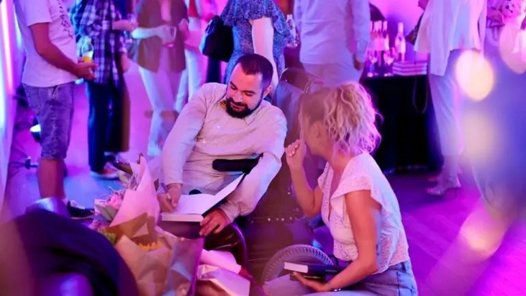 Dvostruka promocija u Banjaluci: Andra Kiddo predstavila singl „Soundtrack noći“, Nenad Bosnić roman „Trosvijet“