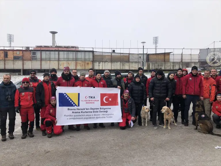 Još 45 spasilaca otputovalo u Tursku, do sada ukupno 129 iz Bosne i Hercegovine