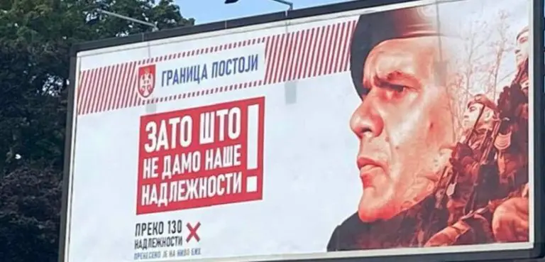 “Zastrašivanje političkih protivnika i homogenizacija masa”: Šta stoji iza postavljenih bilborda “Granica postoji” sa naoružanim ljudima?