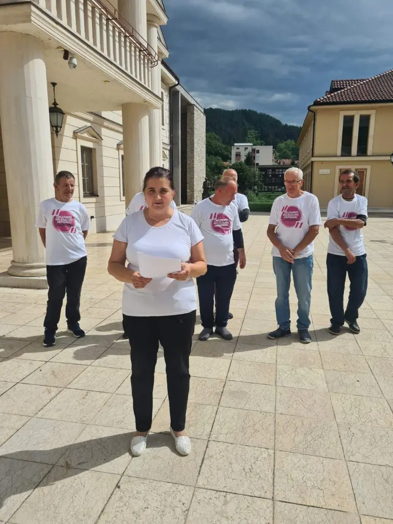 Predaja peticije protiv nelegalne deponije u Višegradu