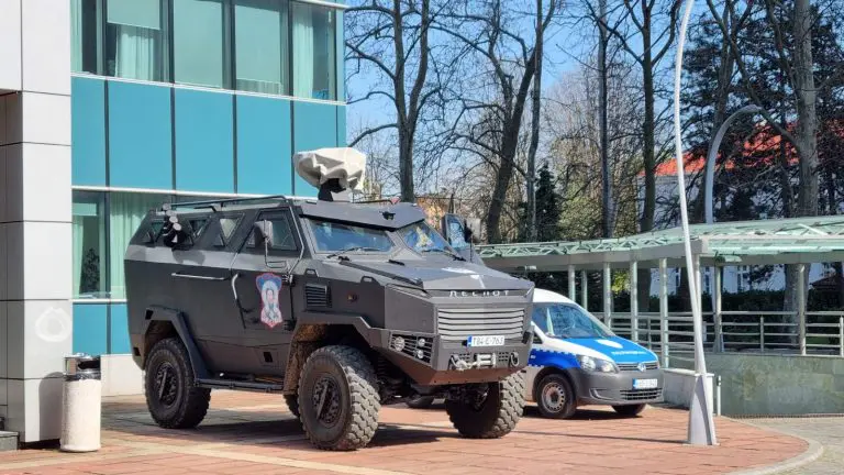 Despoti i SAJ ispred Vlade! Zbog ugrožene bezbjednosti Dodika i njegove porodice policija na nogama