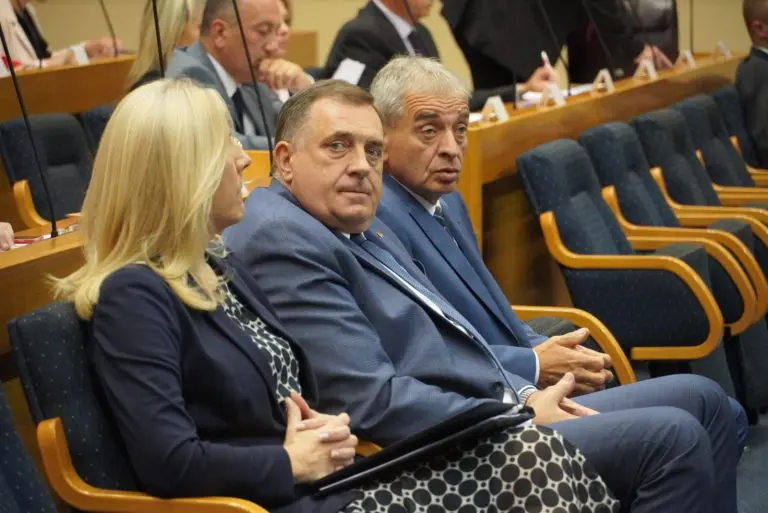 NEKE VEĆ KASNE Šta će biti sa platama, penzijama…