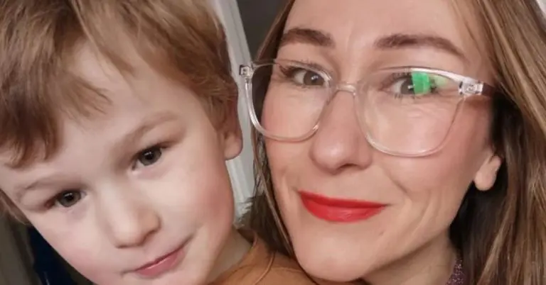 Ljudi je posramljuju jer je mama postala u 43.: “Tjerali su nas da se osjećamo loše”