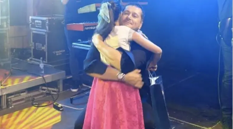 Aco Pejović je prije deset godina spasio život devojčici Almiri: Sada ga je iznenadila na koncertu