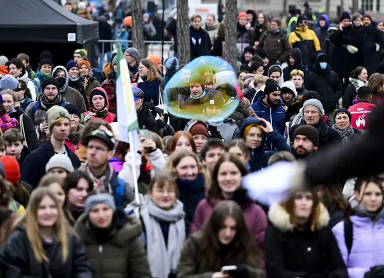 Širom Njemačke demonstranti tražili odlučniju borbu protiv klimatskih promjena (FOTO)