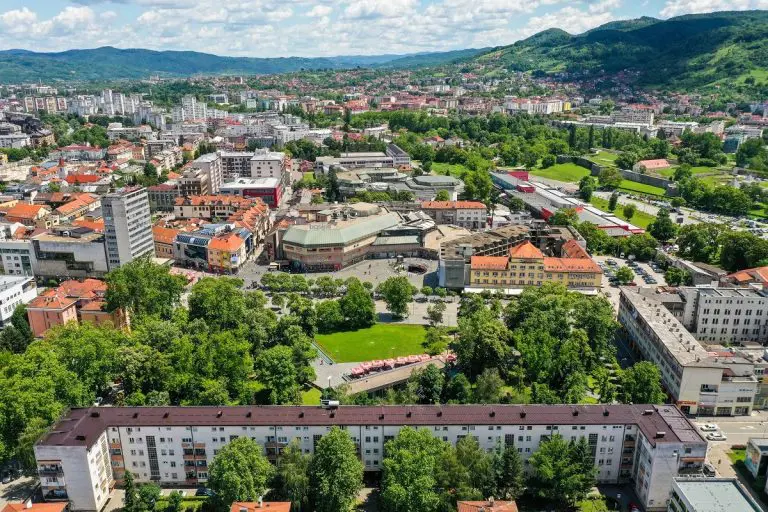 POLITIČKA PREPUCAVANJA PDP-SNSD: Ko je od Banjaluke napravio mračni, a ko glavni grad?!