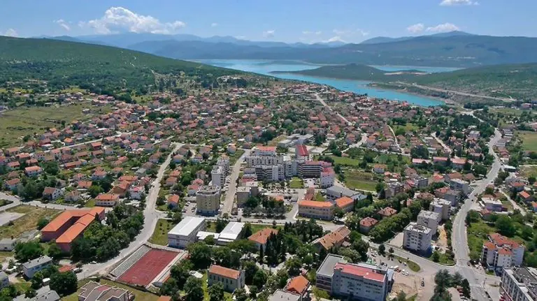 Prevarili Vučića: Bileća izmolila pomoć od Srbije dok njihov sugrađanin zarađuje milione