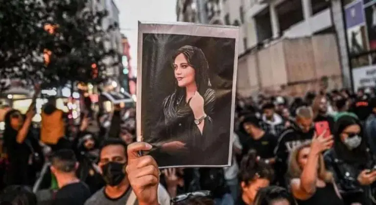 Otac Mashe Amini uhapšen na godišnjicu njene smrti