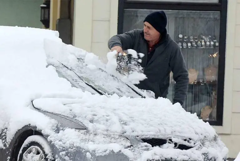 Evo zašto nikako ne treba da perete automobil na ekstremno niskim temperaturama