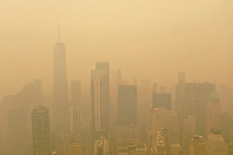 Pogledajte nevjerovatne fotografije narančastog neba u američkim gradovima