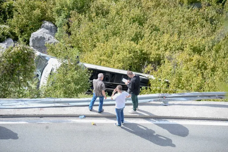 Priveden vozač autobusa: Osjetio bol u glavi pa sletio