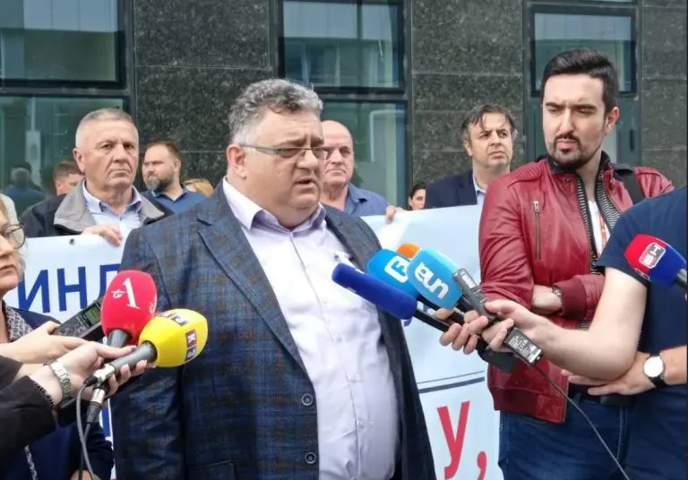 „Jako smo ljuti na ministarku Stojičić i Vladu RS jer ignorišu 23 000 zaposlenih u obrazovanju. Na ivici smo strpljenja“