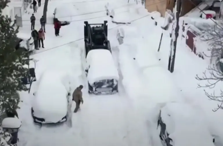 Snježna oluja paralisala SAD, a sad dolazi u Evropu: Zatvaraju se škole, otkazuju letovi!