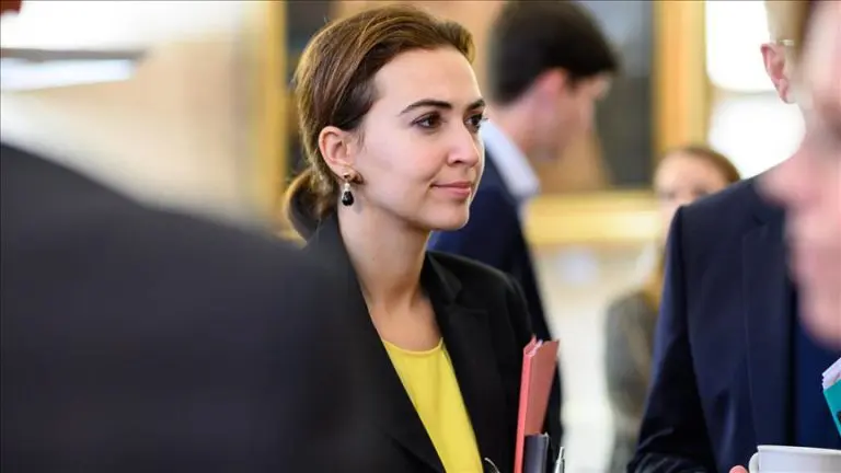 Austrija: Radikalni desničari postavili rasistički transparent na zgradu škole u Beču