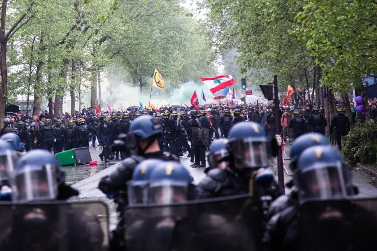 Francuska: Uhapšeno 540 demonstranata, povrijeđeno više od 400 policajaca