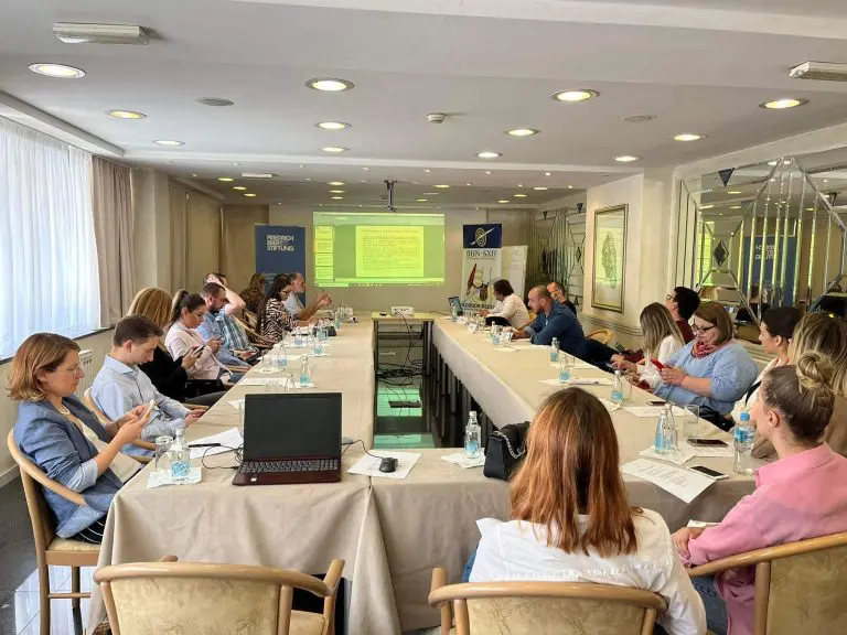 Građani BiH misle da sloboda medija ne postoji, ali i dalje najviše vjeruju medijima