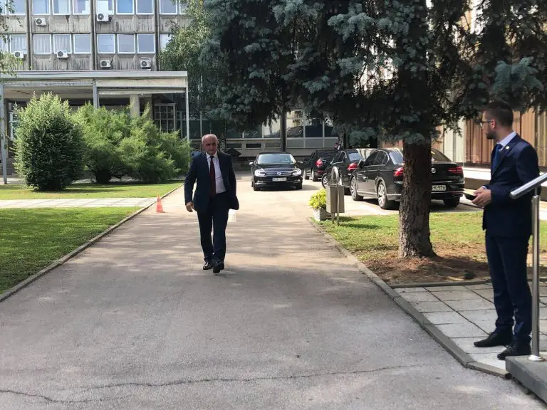 Đokić: „Imali smo agronoma na čelu termoelektrane“; Stojanović: „ Neka Đokić ponese barem jednu diplomu, londonsku ili onu milicajsku, spreman sam za duel“