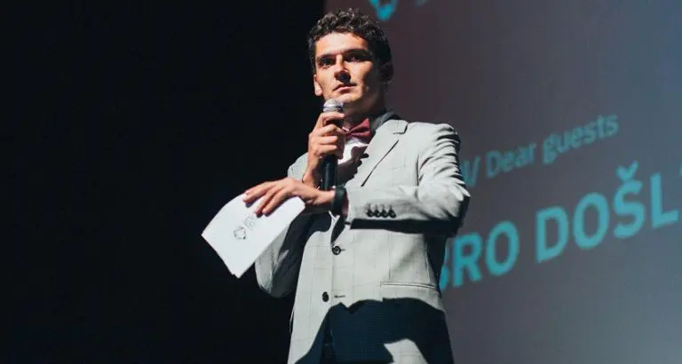 Kenan Musić: Glumce i glumice neće nikad zamijeniti hajtek roboti, političare bi mogli