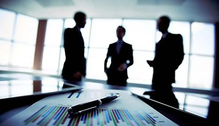 Višku radnika u javnom sektoru uručiti otkaze i riješili bismo problem nedostaka radnika u privredi