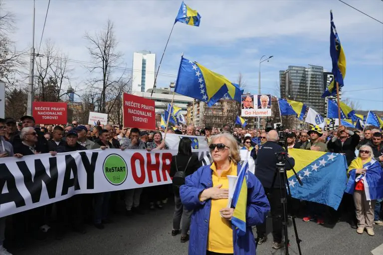 Završeni protesti ispred OHR-a u Sarajevu, građani poručili da je skup bio upozorenje