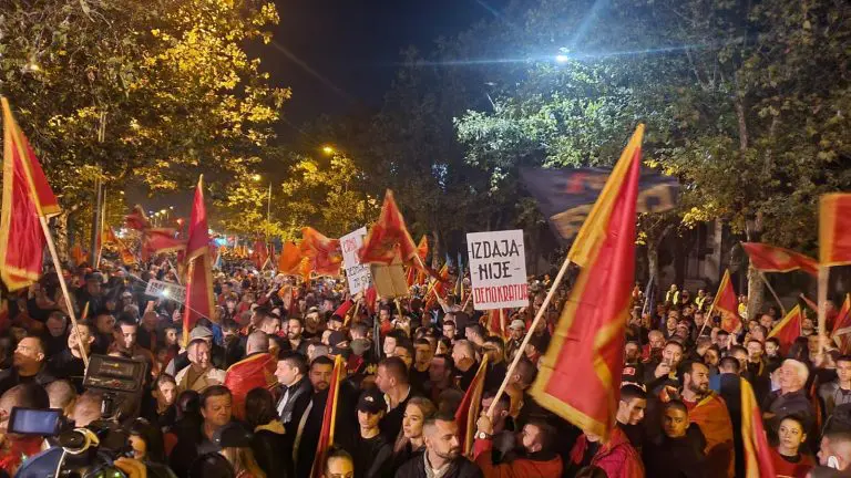 BUKA na protestu u Podgorici: Hiljade građana zatražilo nove izbore